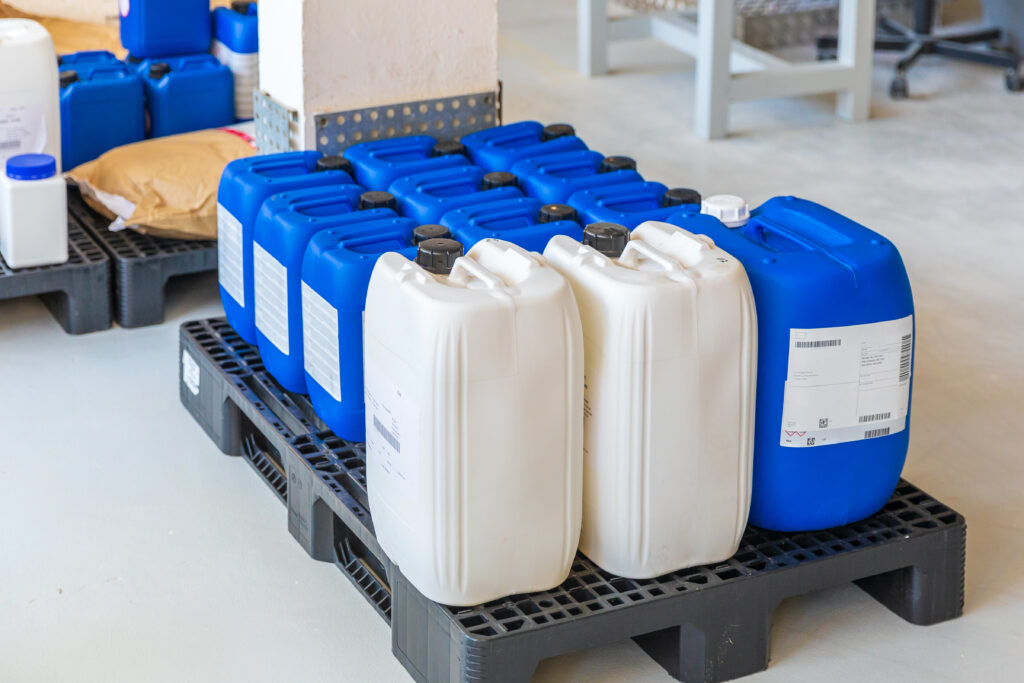 Big,Blue,And,White,Plastic,Barrels,On,Pallets,In,The